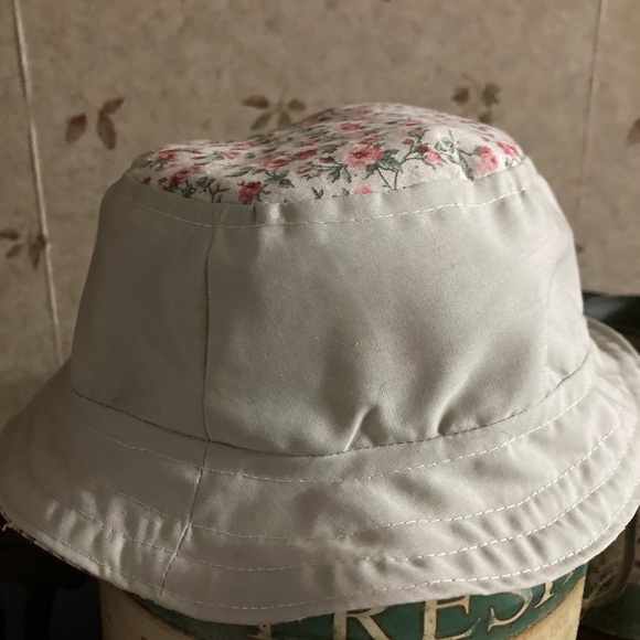 Adult and children’s tulip and bucket hats. - Picture 7 of 7